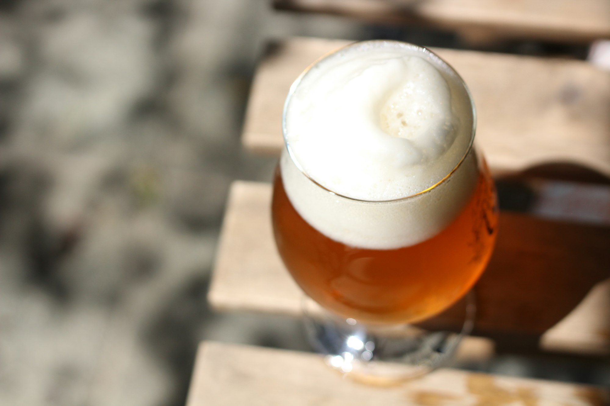 Bier met een volle schuimkraag